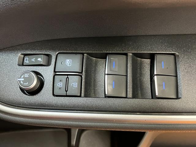 ヴォクシーＳ−Ｚ衝突被害軽減ブレーキシステム　３列シート　クリアランスソナー　レーダークルーズコントロール　シートヒーター　電動パーキングブレーキ　ダブルエアコン　後席モニター　両側オートスライドドア（神奈川県）の中古車