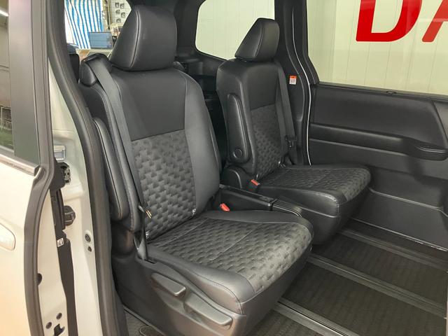 ヴォクシーＳ−Ｚ衝突被害軽減ブレーキシステム　３列シート　クリアランスソナー　レーダークルーズコントロール　シートヒーター　電動パーキングブレーキ　ダブルエアコン　後席モニター　両側オートスライドドア（神奈川県）の中古車