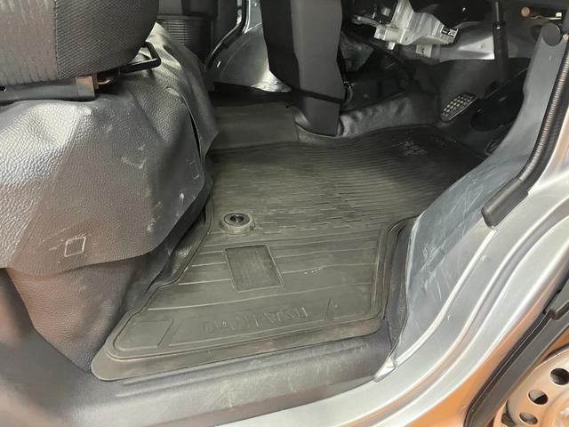 ハイゼットカーゴＤＸサポカーＳワイド適合　ラジオ　エアコン　アクセサリーソケット　コーナーセンサー　アイドリングストップ　光軸調整ダイヤル　横滑り防止機能　誤発進抑制機能　パワーウインドウ　キーレス（神奈川県）の中古車