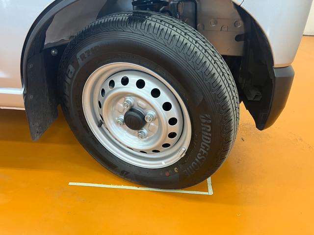 ハイゼットカーゴＤＸサポカーＳワイド適合　ラジオ　エアコン　アクセサリーソケット　コーナーセンサー　アイドリングストップ　光軸調整ダイヤル　横滑り防止機能　誤発進抑制機能　パワーウインドウ　キーレス（神奈川県）の中古車