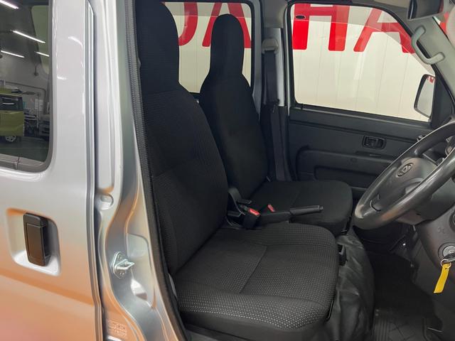 ハイゼットカーゴデラックスＳＡIIIサポカーＳワイド適合　両側スライドドア　ラジオ　エアコン　アイドリングストップ　オートハイビーム　ＥＴＣ　横滑り防止機能　誤発進抑制機能　パワーウインドウ　キーレス（神奈川県）の中古車