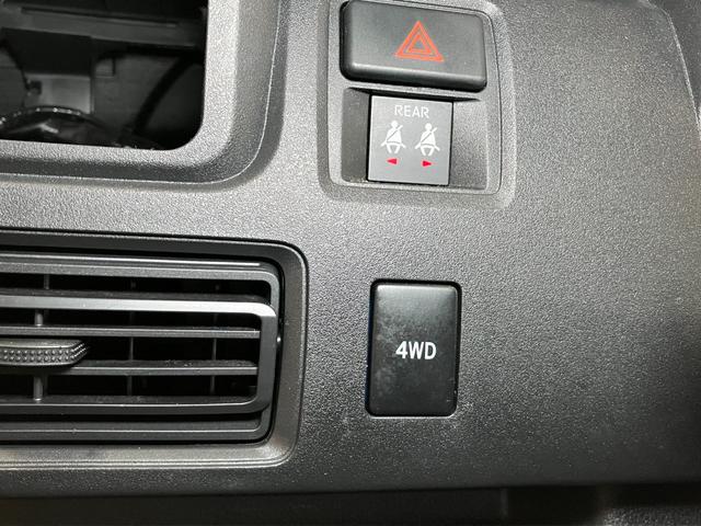 ハイゼットカーゴＤＸ４ＷＤ　サポカーＳワイド適合　ルーフキャリア　５段マニュアルシフト　エアコン　アクセサリーソケット　コーナーセンサー　アイドリングストップ　横滑り防止機能　誤発進抑制機能　パワーウインドウ　キーレス（神奈川県）の中古車