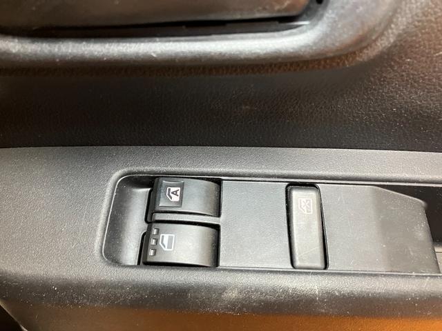 ハイゼットカーゴＤＸ４ＷＤ　サポカーＳワイド適合　ルーフキャリア　５段マニュアルシフト　エアコン　アクセサリーソケット　コーナーセンサー　アイドリングストップ　横滑り防止機能　誤発進抑制機能　パワーウインドウ　キーレス（神奈川県）の中古車