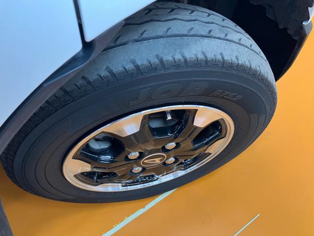 ハイゼットカーゴＤＸ４ＷＤ　サポカーＳワイド適合　ルーフキャリア　５段マニュアルシフト　エアコン　アクセサリーソケット　コーナーセンサー　アイドリングストップ　横滑り防止機能　誤発進抑制機能　パワーウインドウ　キーレス（神奈川県）の中古車