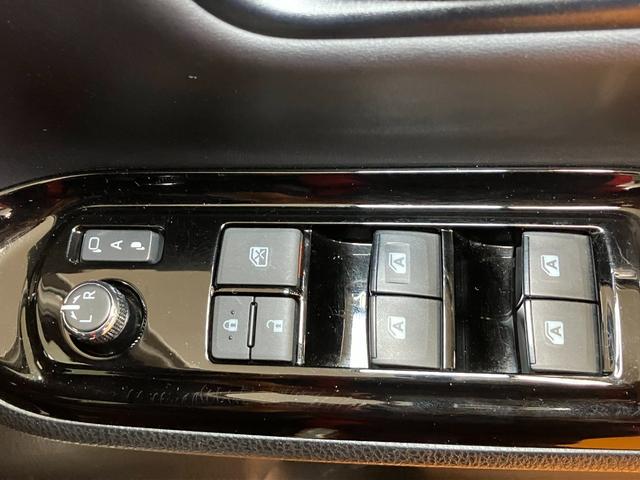 ノアＳｉ衝突被害軽減ブレーキシステム　３列シート　Ｂカメラ　ダブルエアコン　ステアリングスイッチ　クルーズコントロール　ＵＳＢ接続端子　両側オートスライドドア　レーンアシスト　ＥＴＣ　キーフリー（神奈川県）の中古車