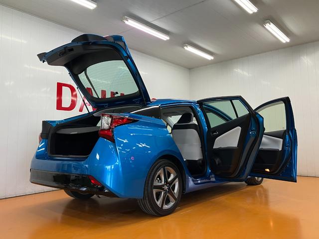 プリウスＳツーリングセレクション衝突被害軽減ブレーキシステム　ハイブリッド　ドラレコ　クルーズコントロール　ステアリングスイッチ　Ｂカメラ　Ｐスタート　オートハイビーム　ＥＴＣ　シートヒーター　キーフリー（神奈川県）の中古車