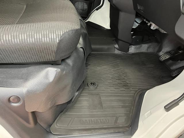 ハイゼットカーゴDXサポカーSワイド適合 ラジオ エアコン アクセサリーソケット コーナーセンサー アイドリングストップ 光軸調整ダイヤル 横滑り防止機能 誤発進抑制機能 パワーウインドウ キーレス(神奈川県)の中古車