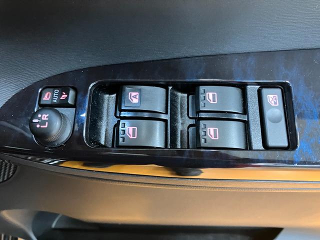 タントカスタムＲＳ　トップエディションＳＡIIIサポカーＳワイド適合　ドラレコ　ミラクルオープンドア　両側オートスライドドア　ステアリングスイッチ　ＵＳＢ接続端子　Ｐスタート　運転席シートヒーター　オートハイビーム　キーフリー（神奈川県）の中古車