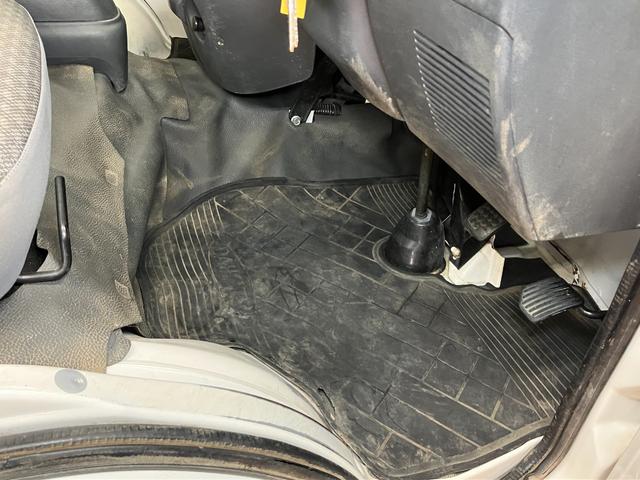 ハイゼットトラックエアコン・パワステ　スペシャル４ＷＤ　三方開　ラジオ　エアコン　光軸調整ダイヤル　パワーステアリング　荷台作業灯（神奈川県）の中古車