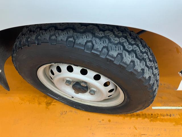 ハイゼットトラックエアコン・パワステ　スペシャル４ＷＤ　三方開　ラジオ　エアコン　光軸調整ダイヤル　パワーステアリング　荷台作業灯（神奈川県）の中古車