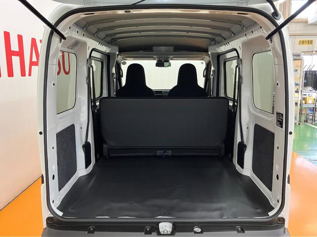 ハイゼットカーゴＤＸサポカーＳワイド適合　ラジオ　エアコン　アクセサリーソケット　コーナーセンサー　アイドリングストップ　光軸調整ダイヤル　横滑り防止機能　誤発進抑制機能　パワーウインドウ　キーレス（神奈川県）の中古車