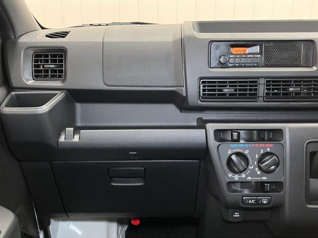 ハイゼットカーゴＤＸサポカーＳワイド適合　ラジオ　エアコン　アクセサリーソケット　コーナーセンサー　アイドリングストップ　光軸調整ダイヤル　横滑り防止機能　誤発進抑制機能　パワーウインドウ　キーレス（神奈川県）の中古車