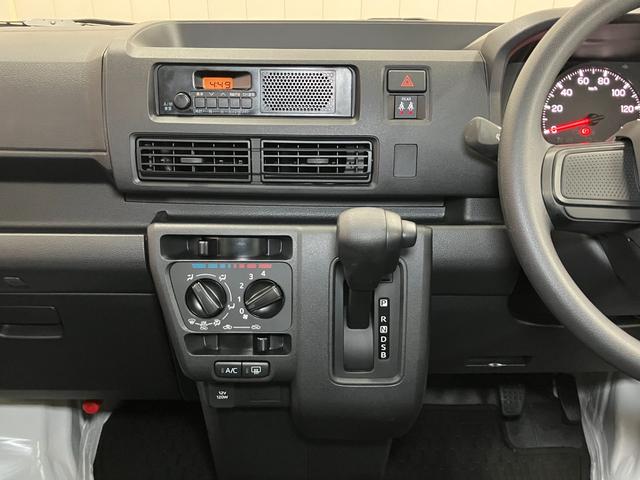 ハイゼットカーゴＤＸサポカーＳワイド適合　ラジオ　エアコン　アクセサリーソケット　コーナーセンサー　アイドリングストップ　光軸調整ダイヤル　横滑り防止機能　誤発進抑制機能　パワーウインドウ　キーレス（神奈川県）の中古車
