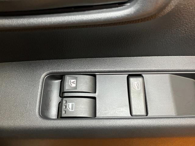 ハイゼットカーゴＤＸサポカーＳワイド適合　ラジオ　エアコン　アクセサリーソケット　コーナーセンサー　アイドリングストップ　光軸調整ダイヤル　横滑り防止機能　誤発進抑制機能　パワーウインドウ　キーレス（神奈川県）の中古車