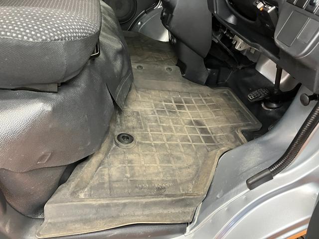 ハイゼットカーゴデラックスＳＡIIIサポカーＳワイド適合　ドラレコ　両側スライドドア　ナビ　エアコン　ＵＳＢ接続端子　ＥＴＣ　アイドリングストップ　オートハイビーム　横滑り防止機能　誤発進抑制機能　キーレス（神奈川県）の中古車