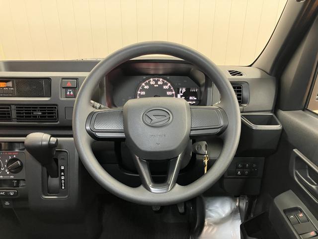 ハイゼットカーゴDX スマートアシスト コーナーセンサー エアコンサポカーSワイド適合 ラジオ エアコン アクセサリーソケット コーナーセンサー アイドリングストップ 光軸調整ダイヤル 横滑り防止機能 誤発進抑制機能 パワーウインドウ(神奈川県)の中古車