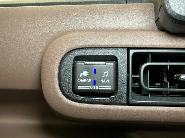 ムーヴキャンバスセオリーＸ　ＥＴＣ　ＵＳＢ接続端子　両側オートスライドドアサポカーＳワイド適合　ＵＳＢ接続端子　両側オートスライドドア　Ｐスタート　コーナーセンサー　アイドリングストップ　横滑り防止機能　誤発進抑制機能　ＥＴＣ　電動格納ミラー　キーフリー（神奈川県）の中古車