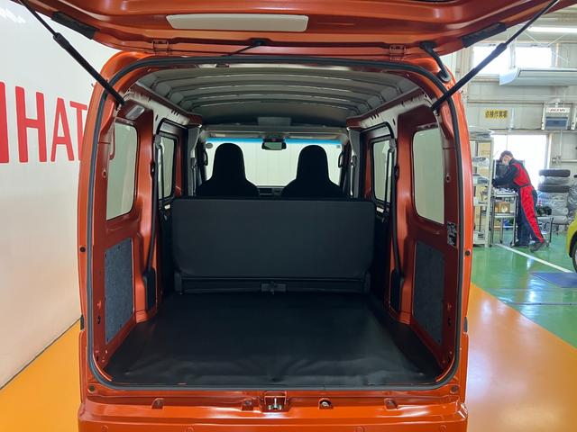 ハイゼットカーゴＤＸサポカーＳワイド適合　ラジオ　エアコン　アクセサリーソケット　コーナーセンサー　アイドリングストップ　光軸調整ダイヤル　横滑り防止機能　誤発進抑制機能　パワーウインドウ　キーレス（神奈川県）の中古車