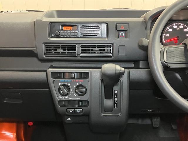 ハイゼットカーゴＤＸサポカーＳワイド適合　ラジオ　エアコン　アクセサリーソケット　コーナーセンサー　アイドリングストップ　光軸調整ダイヤル　横滑り防止機能　誤発進抑制機能　パワーウインドウ　キーレス（神奈川県）の中古車