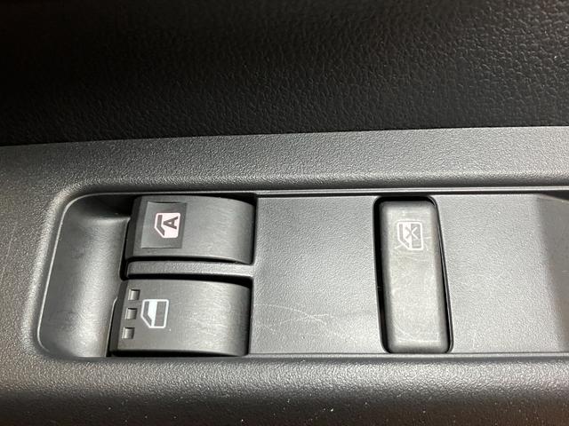 ハイゼットカーゴＤＸサポカーＳワイド適合　ラジオ　エアコン　アクセサリーソケット　コーナーセンサー　アイドリングストップ　光軸調整ダイヤル　横滑り防止機能　誤発進抑制機能　パワーウインドウ　キーレス（神奈川県）の中古車