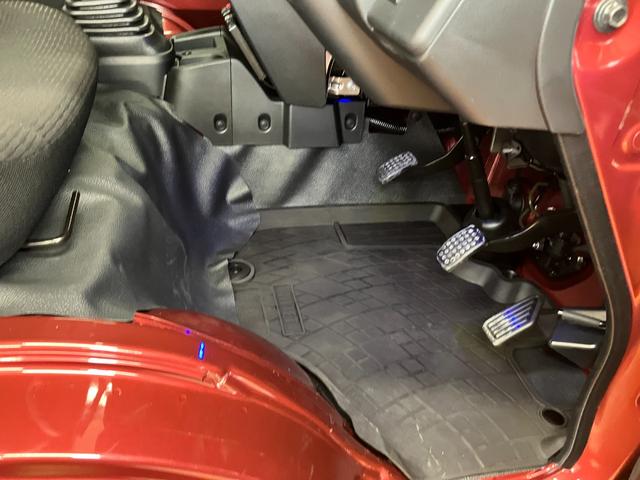 ハイゼットトラックジャンボエクストラ４ＷＤ　サポカーＳワイド適合　三方開　ゴムマット　Ｂカメラ　ＣＶＴ　エアコン　ディスプレイオーディオ　ＵＳＢ接続端子　ＥＴＣ　Ｐスタート　コーナーセンサー　荷台作業灯　電動格納ミラー　キーフリー（神奈川県）の中古車