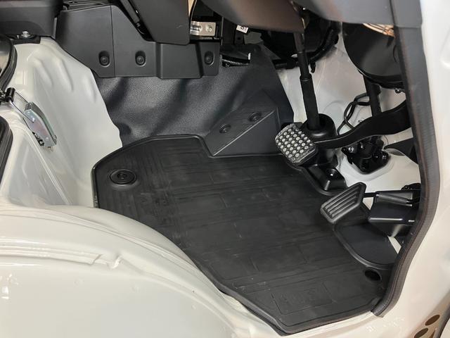 ハイゼットトラックスタンダード　社外デジタルインナーミラー　ＥＴＣサポカーＳワイド適合　三方開　ゴムマット　ラジオ　エアコン　コーナーセンサー　アイドリングストップ　横滑り防止機能　誤発進抑制機能　アクセサリーソケット　社外デジタルインナーミラー　ＥＴＣ（神奈川県）の中古車