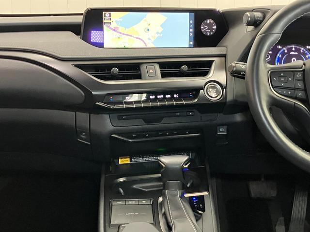 ＵＸＵＸ２００　バージョンＣ衝突被害軽減ブレーキシステム　ドラレコ　ブラインドスポットモニター　Ｂカメラ　ステアリングスイッチ　クルーズコントロール　電動パーキングブレーキ　シートヒーター　ステアリングヒーター（神奈川県）の中古車