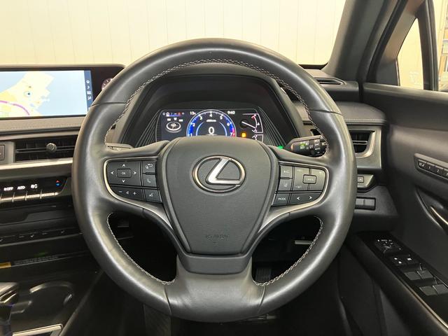 ＵＸＵＸ２００　バージョンＣ衝突被害軽減ブレーキシステム　ドラレコ　ブラインドスポットモニター　Ｂカメラ　ステアリングスイッチ　クルーズコントロール　電動パーキングブレーキ　シートヒーター　ステアリングヒーター（神奈川県）の中古車