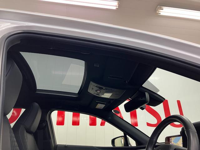 ＵＸＵＸ２００　バージョンＣ衝突被害軽減ブレーキシステム　ドラレコ　ブラインドスポットモニター　Ｂカメラ　ステアリングスイッチ　クルーズコントロール　電動パーキングブレーキ　シートヒーター　ステアリングヒーター（神奈川県）の中古車