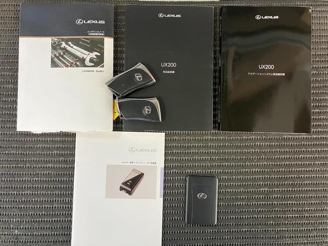 ＵＸＵＸ２００　バージョンＣ衝突被害軽減ブレーキシステム　ドラレコ　ブラインドスポットモニター　Ｂカメラ　ステアリングスイッチ　クルーズコントロール　電動パーキングブレーキ　シートヒーター　ステアリングヒーター（神奈川県）の中古車