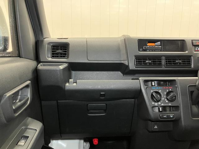 ハイゼットカーゴＤＸ　エアコン　コーナーセンサー　パワーウィンドウサポカーＳワイド適合　ラジオ　エアコン　アクセサリーソケット　コーナーセンサー　アイドリングストップ　光軸調整ダイヤル　横滑り防止機能　誤発進抑制機能　パワーウインドウ　キーレス（神奈川県）の中古車