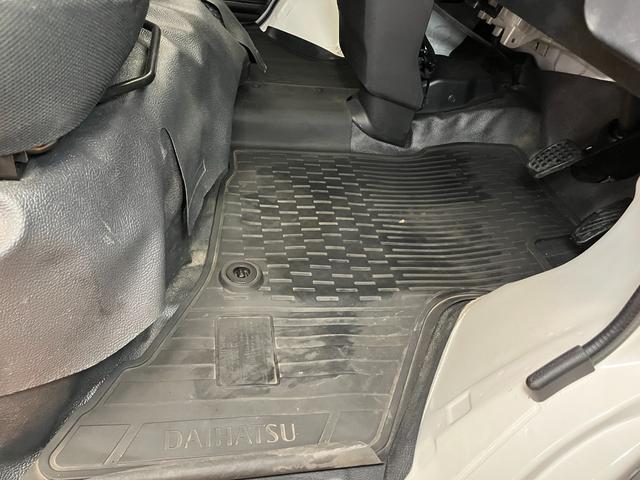 ハイゼットカーゴＤＸ　エアコン　コーナーセンサー　パワーウィンドウサポカーＳワイド適合　ラジオ　エアコン　アクセサリーソケット　コーナーセンサー　アイドリングストップ　光軸調整ダイヤル　横滑り防止機能　誤発進抑制機能　パワーウインドウ　キーレス（神奈川県）の中古車