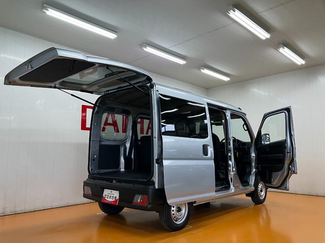 ハイゼットカーゴＤＸサポカーＳワイド適合　ラジオ　エアコン　アクセサリーソケット　コーナーセンサー　アイドリングストップ　光軸調整ダイヤル　横滑り防止機能　誤発進抑制機能　パワーウインドウ　キーレス（神奈川県）の中古車