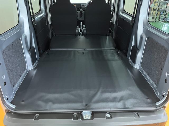 ハイゼットカーゴＤＸサポカーＳワイド適合　ラジオ　エアコン　アクセサリーソケット　コーナーセンサー　アイドリングストップ　光軸調整ダイヤル　横滑り防止機能　誤発進抑制機能　パワーウインドウ　キーレス（神奈川県）の中古車