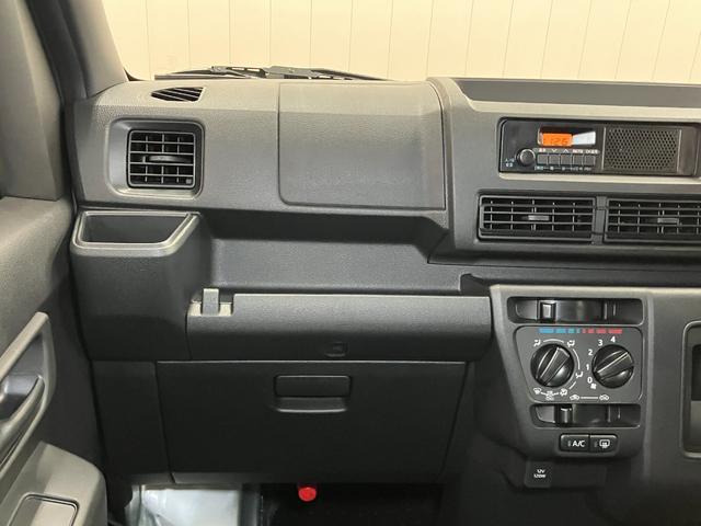 ハイゼットカーゴＤＸサポカーＳワイド適合　ラジオ　エアコン　アクセサリーソケット　コーナーセンサー　アイドリングストップ　光軸調整ダイヤル　横滑り防止機能　誤発進抑制機能　パワーウインドウ　キーレス（神奈川県）の中古車