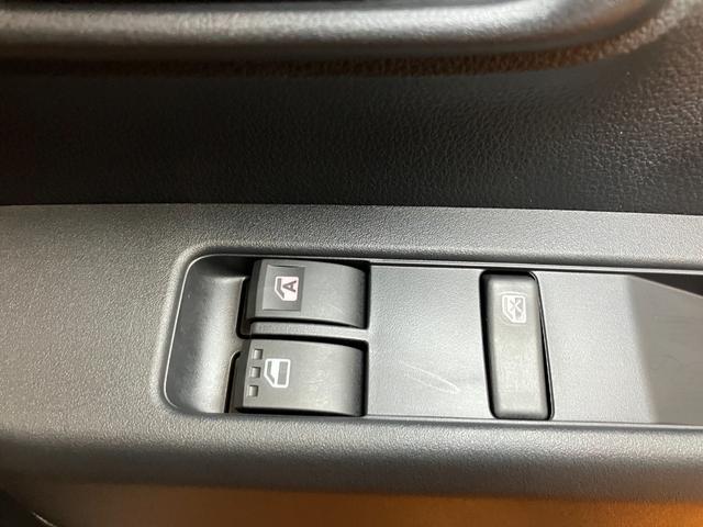 ハイゼットカーゴＤＸサポカーＳワイド適合　ラジオ　エアコン　アクセサリーソケット　コーナーセンサー　アイドリングストップ　光軸調整ダイヤル　横滑り防止機能　誤発進抑制機能　パワーウインドウ　キーレス（神奈川県）の中古車