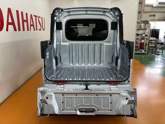 ハイゼットカーゴデッキバンＧ　キーフリー　パワーウィンドウ　コーナーセンサーサポカーＳワイド適合　アクセサリーソケット　Ｐスタート　誤発進抑制装置　横滑り防止機能　コーナーセンサー　アイドリングストップ　光軸調整ダイヤル　電動格納ミラー　パワーウィンドウ　キーフリー（神奈川県）の中古車