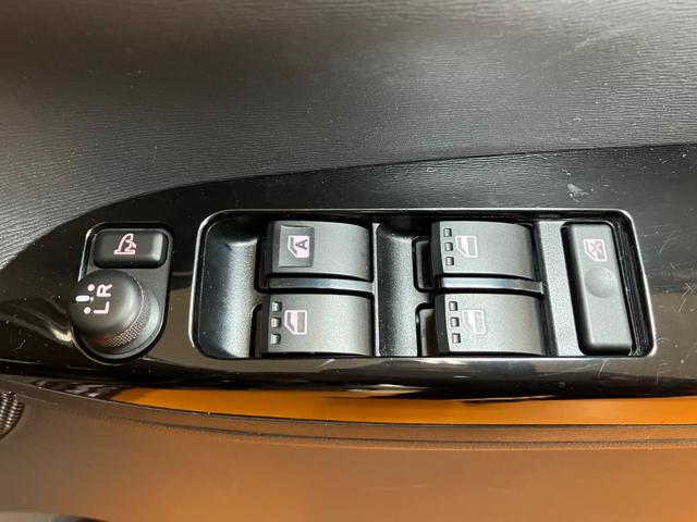 タントカスタムＸ　ＳＡ　ナビ　片側オートスライドドア　後席モニターミラクルオープンドア　ナビ　オートエアコン　後席モニター　ＥＴＣ　Ｐスタート　片側オートスライドドア　誤発進抑制装置　横滑り防止機能　アイドリングストップ　電動格納ミラー　パワーウィンドウ（神奈川県）の中古車