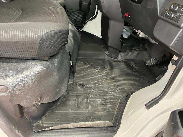 ハイゼットカーゴＤＸ　ＥＴＣ　エアコン　コーナーセンサー　パワーウィンドウサポカーＳワイド適合　ＥＴＣ　エアコン　パワーウィンドウ　誤発進抑制装置　コーナーセンサー　アイドリングストップ　光軸調整ダイヤル　キーレス（神奈川県）の中古車