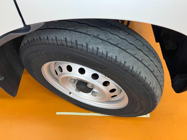 ハイゼットカーゴＤＸ　ＥＴＣ　エアコン　コーナーセンサー　パワーウィンドウサポカーＳワイド適合　ＥＴＣ　エアコン　パワーウィンドウ　誤発進抑制装置　コーナーセンサー　アイドリングストップ　光軸調整ダイヤル　キーレス（神奈川県）の中古車