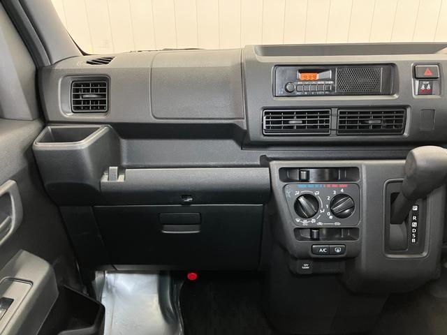 ハイゼットカーゴＤＸ　エアコン　コーナーセンサー　パワーウィンドウサポカーＳワイド適合　エアコン　アクセサリーソケット　誤発進抑制装置　横滑り防止機能　コーナーセンサー　アイドリングストップ　光軸調整ダイヤル　パワーウィンドウ　キーレス（神奈川県）の中古車