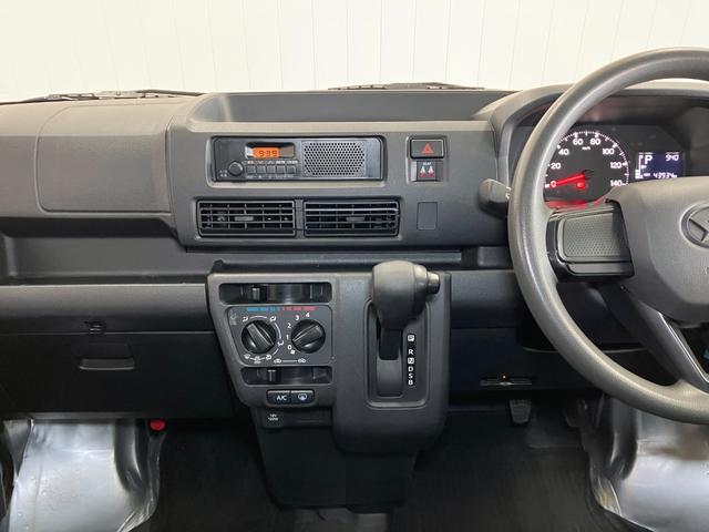 ハイゼットカーゴＤＸ　エアコン　コーナーセンサー　パワーウィンドウサポカーＳワイド適合　エアコン　アクセサリーソケット　誤発進抑制装置　横滑り防止機能　コーナーセンサー　アイドリングストップ　光軸調整ダイヤル　パワーウィンドウ　キーレス（神奈川県）の中古車
