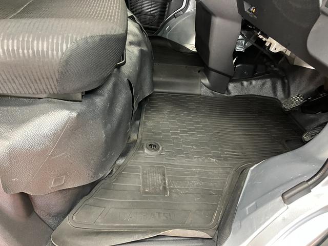 ハイゼットカーゴＤＸ　エアコン　コーナーセンサー　パワーウィンドウサポカーＳワイド適合　エアコン　アクセサリーソケット　誤発進抑制装置　横滑り防止機能　コーナーセンサー　アイドリングストップ　光軸調整ダイヤル　パワーウィンドウ　キーレス（神奈川県）の中古車