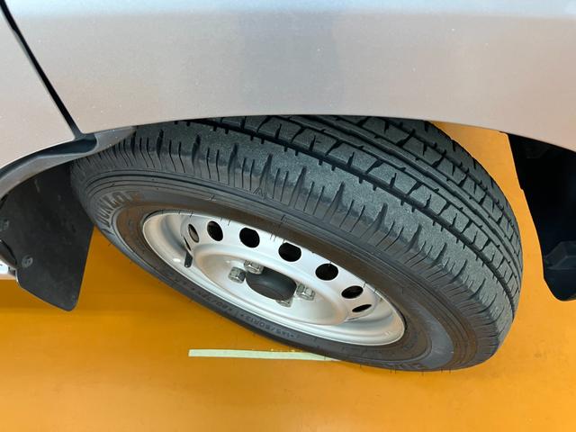 ハイゼットカーゴＤＸ　エアコン　コーナーセンサー　パワーウィンドウサポカーＳワイド適合　エアコン　アクセサリーソケット　誤発進抑制装置　横滑り防止機能　コーナーセンサー　アイドリングストップ　光軸調整ダイヤル　パワーウィンドウ　キーレス（神奈川県）の中古車