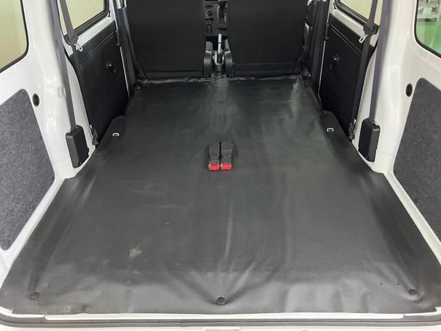 ハイゼットカーゴデラックスＳＡIII両側スライドドア　ラジオ　エアコン　アイドリングストップ　オートエアコン　横滑り防止機能　誤発進抑制機能　光軸調整ダイヤルパワーウインドウ　キーレス（神奈川県）の中古車