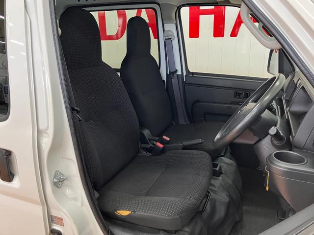 ハイゼットカーゴデラックスＳＡIII両側スライドドア　ラジオ　エアコン　アイドリングストップ　オートエアコン　横滑り防止機能　誤発進抑制機能　光軸調整ダイヤルパワーウインドウ　キーレス（神奈川県）の中古車