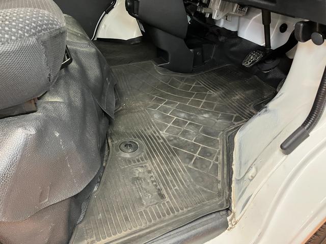 ハイゼットカーゴデラックスＳＡIII両側スライドドア　ラジオ　エアコン　アイドリングストップ　オートエアコン　横滑り防止機能　誤発進抑制機能　光軸調整ダイヤルパワーウインドウ　キーレス（神奈川県）の中古車