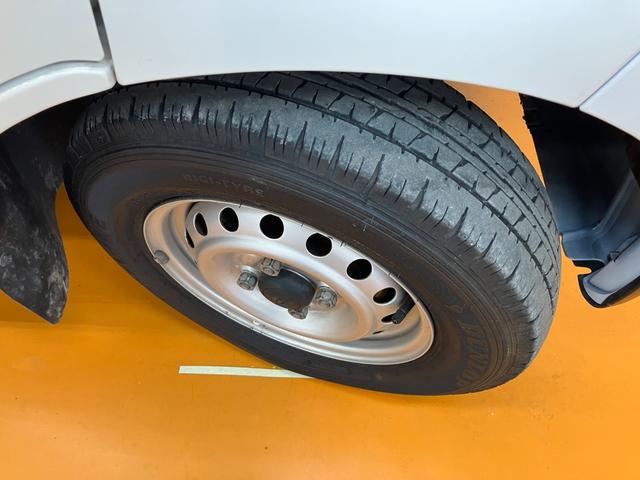 ハイゼットカーゴデラックスＳＡIII両側スライドドア　ラジオ　エアコン　アイドリングストップ　オートエアコン　横滑り防止機能　誤発進抑制機能　光軸調整ダイヤルパワーウインドウ　キーレス（神奈川県）の中古車