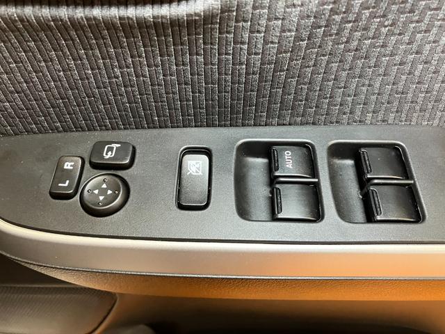 ソリオハイブリッドＭＺ　ナビ　Ｂカメラ　ＥＴＣ　Ｐスタートナビ　Ｂカメラ　パノラマモニター対応　ステアリングスイッチ　クルーズコントロール　パドルシフト　シートヒーター　ＥＴＣ　両側オートスライドドア　Ｐスタート　横滑り防止機能　誤発進抑制装置　キーフリー（神奈川県）の中古車