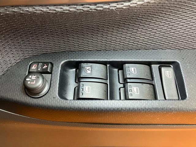 ムーヴカスタム　ＲＳ　Ｐスタート　ＣＤチューナー　キーフリーＣＤチューナー　オートエアコン　二眼メーター　Ｐスタート　横滑り防止機能　アイドリングストップ　電動格納ミラー　パワーウィンドウ　アルミホイール　ステアリングスイッチ　キーフリー（神奈川県）の中古車